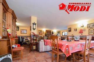 Xalet a Maracena. Chalet independiente en esquina detalle de la vivienda por plant