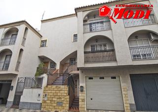 Maison à Motril  ciudad. Esta vivienda por su ubicación es ideal para aquellas personas q