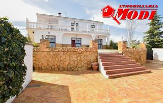 Chalet à Moraleda de Zafayona. Tu nueva vida comienza aquí . un chalet único para vivir como si