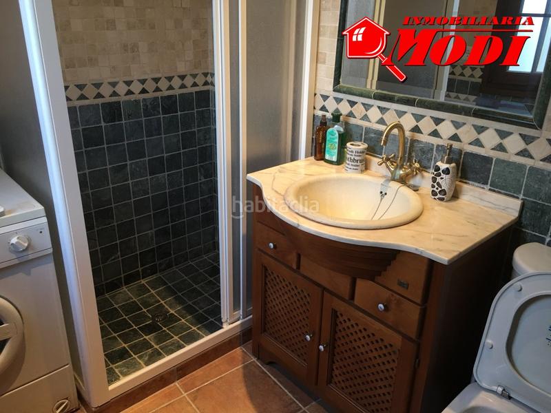 Foto b42d175a-f754-4c6f-8d8f-166bd515800c. Casa amb piscina a Albuñuelas