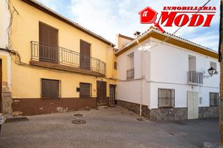 Casa a Villamena. Algunos sueños sí están a la venta en esta casa con  patio de 50