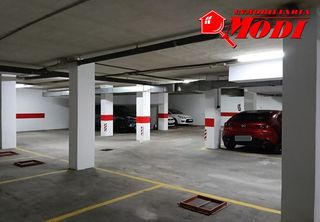Autoparkplatz in Santa Fe. Le ofrecemos 9 plazas de garaje sale a la venta este garaje en l