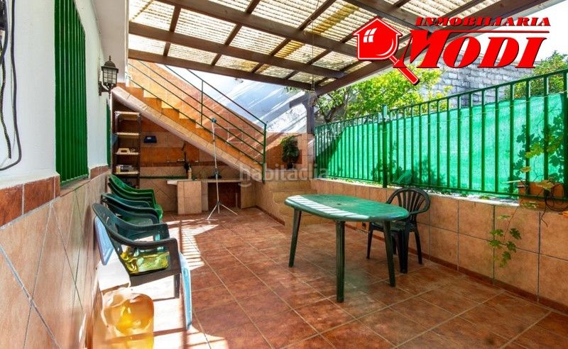 Foto f16aea2a-87fc-4af3-b702-a7719d26ce6d. Casa amb aparcament a Padul