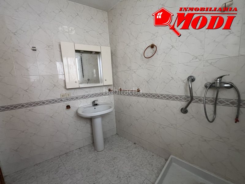 Foto ccdf2445-1ede-4179-b9e3-52f2f1292229. Casa amb aparcament a Padul