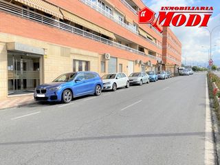 Local Comercial en Albolote. Presentamos en exclusiva este espectacular local comercial a pie