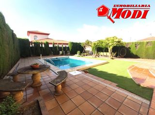 Location Chalet à Velazquez 20. Tu nuevo hogar en otura te espera! en la urbanización los giraso
