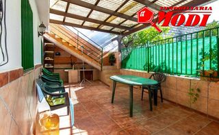 House in Padul. Ponemos a tu disposición esta casa de 215 m construidos y 110 m2