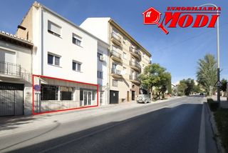 Local Comercial en Padul. Local comercial muy bien situado, en la avenida principal de pad