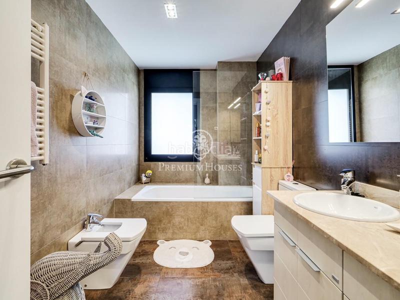 Foto 8ea1d429-2118-4c93-9479-e600c5e11001. House with parking pool in Les Planes Sant Cugat del Vallès