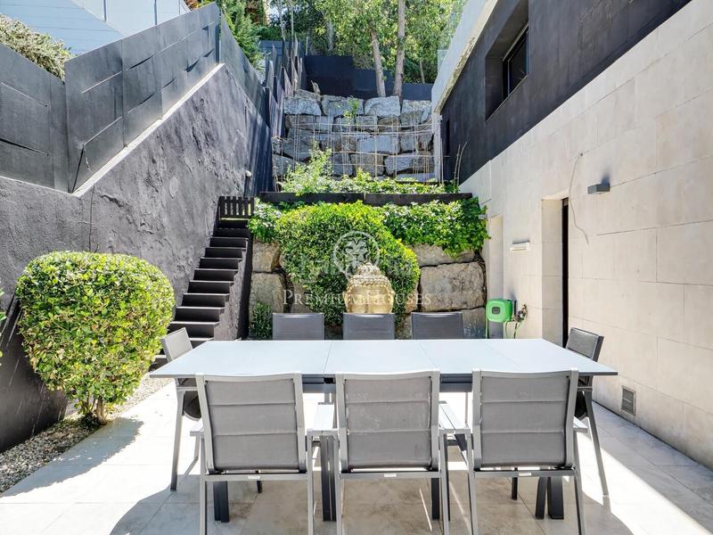 Foto f12266c2-f3eb-4fa3-ad37-8589fefd3c6b. House with parking pool in Les Planes Sant Cugat del Vallès