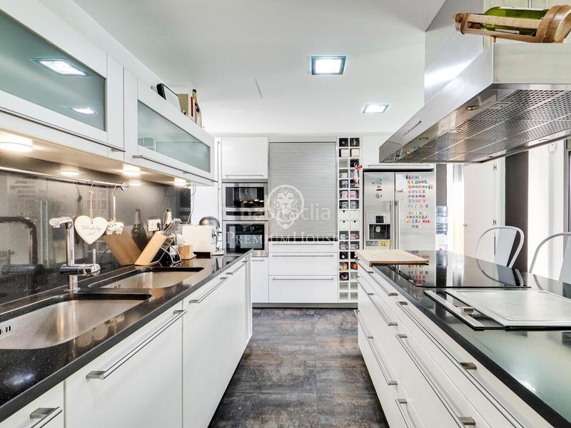 Foto f7e4cf96-7c08-43b7-bd7c-7b5c53c6e148. House with parking pool in Les Planes Sant Cugat del Vallès