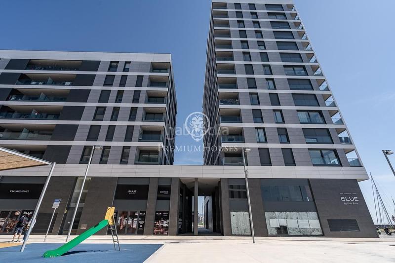Foto 972da5b2-4e37-437a-9d9c-f1fb494d2d5d. Rent flat with heating parking pool in Port Badalona