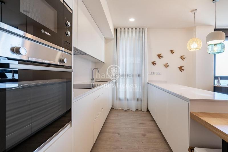 Foto f0120b62-5236-40dc-b33a-10207b72c09e. Rent flat with heating parking pool in Port Badalona