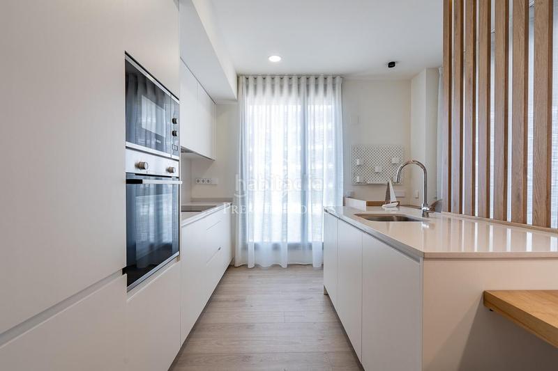 Foto f991bcb1-1c5d-4464-ae07-6dbe14d374c3. Location appartement avec chauffage parking piscine dans Badalona