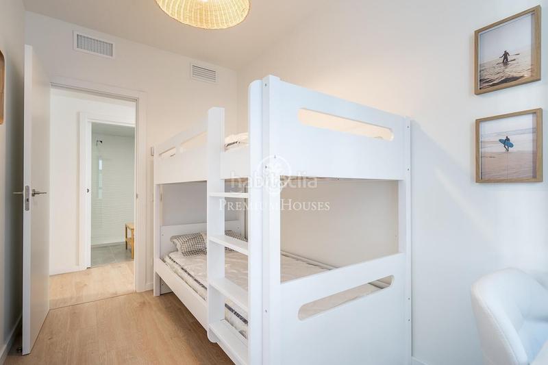 Foto b6fddd52-5c20-4593-b98b-0b9490cf38c1. Rent flat with heating parking pool in Port Badalona