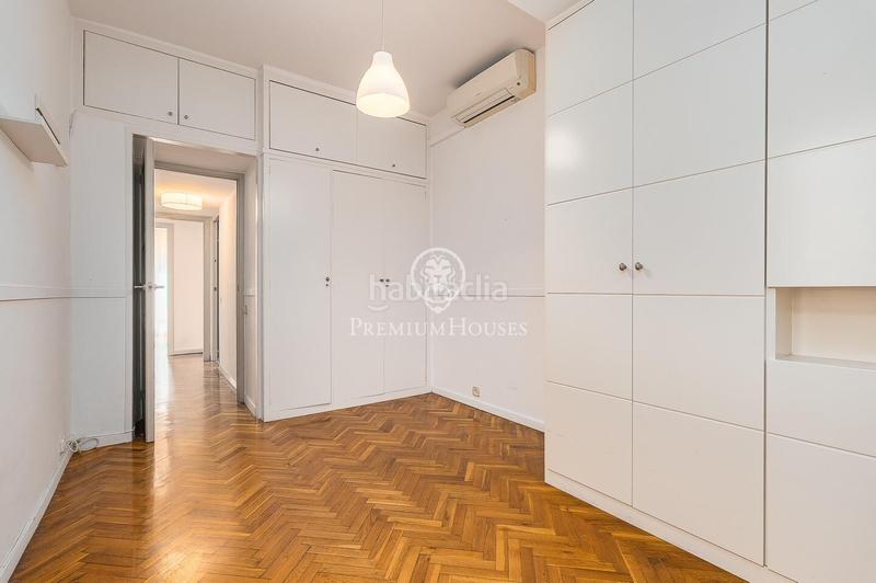 Foto 9d01fe26-59b5-4ea3-8435-eb3efa616a14. Piso magnífico piso en venta en la calle doctor ferrán en Barcelona