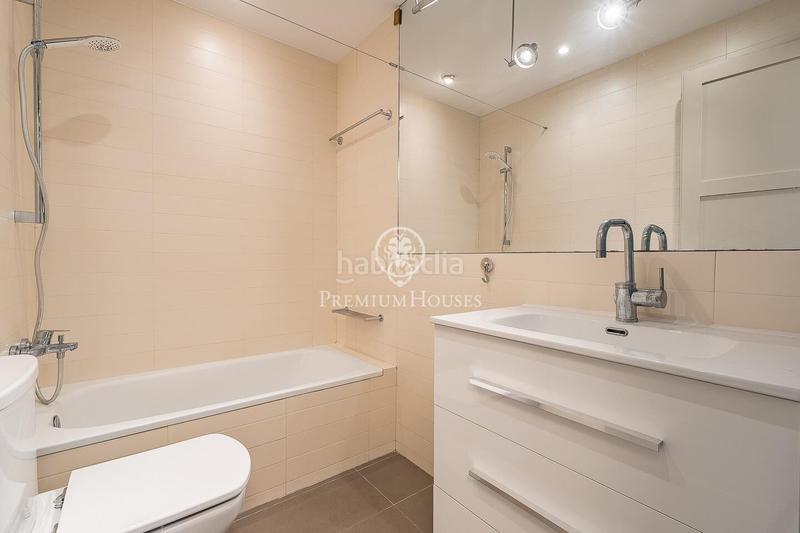 Foto d71477d7-e9fc-45f4-8e7c-a9c237a6dbf9. Piso magnífico piso en venta en la calle doctor ferrán en Barcelona
