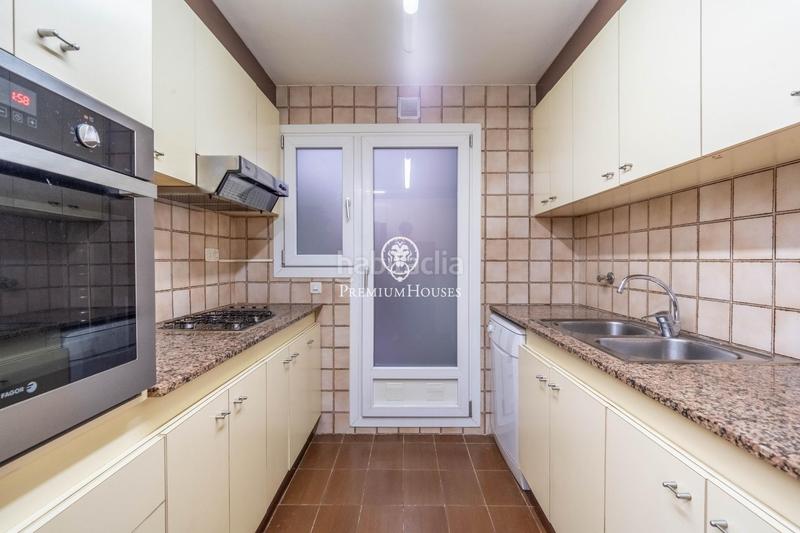 Foto d2b39e6d-33d1-4b9f-9d05-cbdbe7070ce6. Pis amb aparcament piscina a Putget - Farró Barcelona