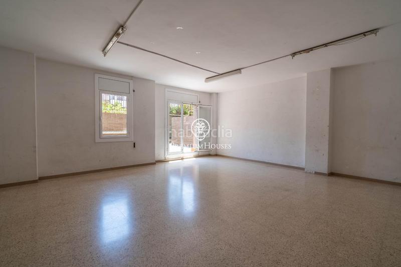 Foto f7070b2e-3482-45c1-90a8-820556c63373. Pis amb aparcament piscina a Putget - Farró Barcelona