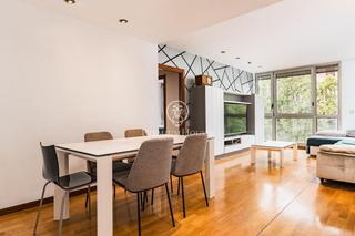 Appartement  Carrer tamarit. Maravillo piso amplio y soleado frente al mercat de sant antoni