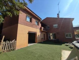 Maison à Cervelló. Magnífica casa independiente en venta en cervelló