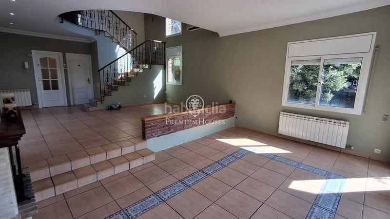 Foto 3839fa10-ed09-4562-abb6-cd1007cbd235. Casa magnífica casa independiente en venta en Cervelló