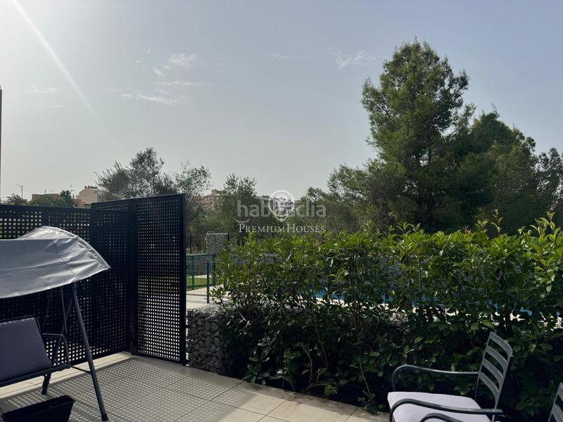 Foto 0316fc1d-0f80-44c4-8048-bfd3c145c20e. Alquiler dúplex moderno dúplex amueblado con piscina, parking y vistas a la naturaleza en Sabadell