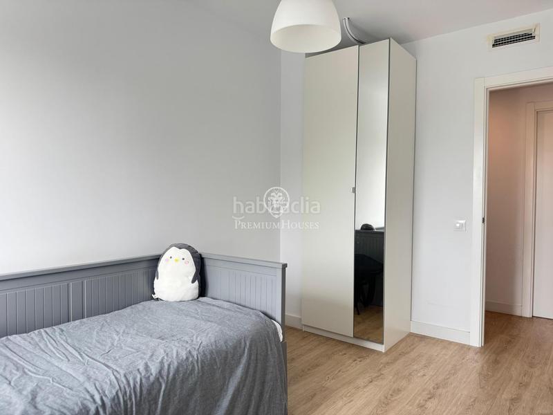 Foto 5ded1bd9-af03-4b72-9be3-819f60dfc6a2. Alquiler dúplex moderno dúplex amueblado con piscina, parking y vistas a la naturaleza en Sabadell