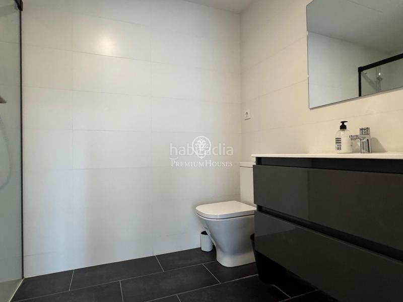 Foto 728826ed-0c6c-47bb-a87f-c9a8936e6d81. Alquiler dúplex moderno dúplex amueblado con piscina, parking y vistas a la naturaleza en Sabadell