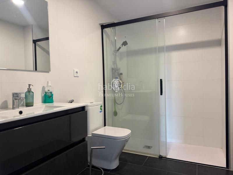 Foto 799111b2-2a41-4c21-aff4-ff0313190d59. Alquiler dúplex moderno dúplex amueblado con piscina, parking y vistas a la naturaleza en Sabadell