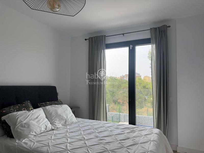 Foto 92c21cd6-7f35-4aa3-9107-08be26a33e22. Alquiler dúplex moderno dúplex amueblado con piscina, parking y vistas a la naturaleza en Sabadell