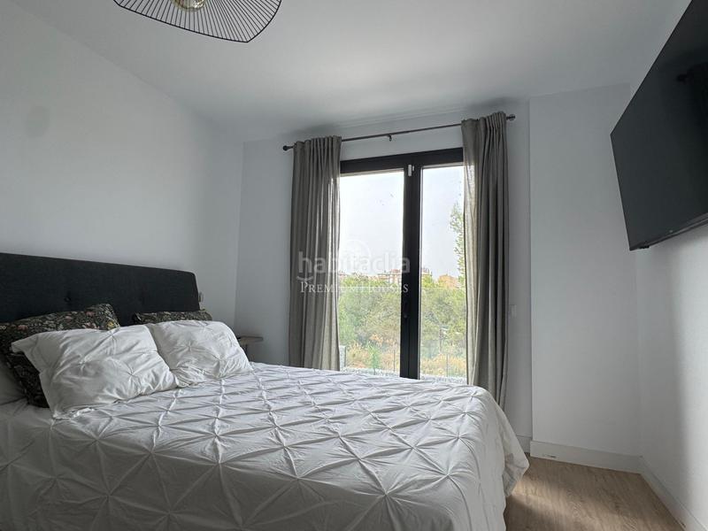 Foto 9aff72bb-b4e2-4de3-872a-1e454d5da734. Alquiler dúplex moderno dúplex amueblado con piscina, parking y vistas a la naturaleza en Sabadell