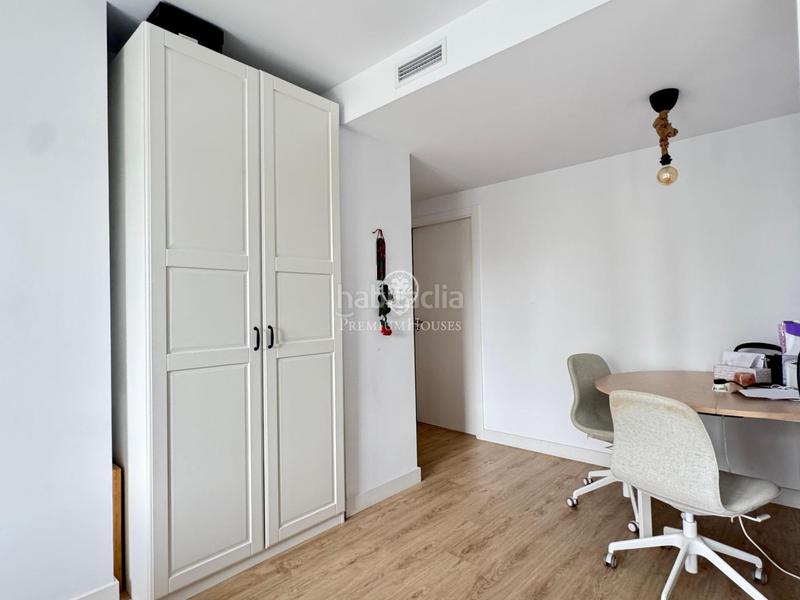 Foto cee3a214-4766-4126-bc47-9ff661e792b7. Alquiler dúplex moderno dúplex amueblado con piscina, parking y vistas a la naturaleza en Sabadell
