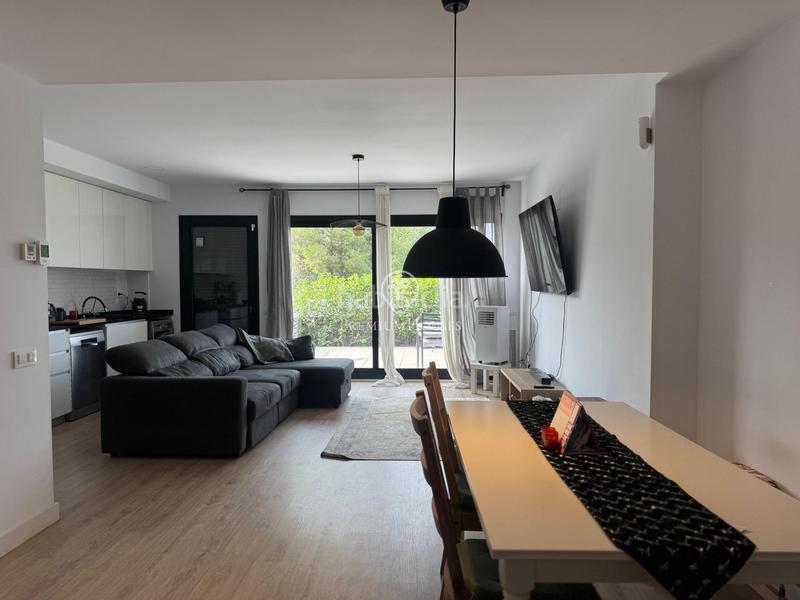 Foto e7297f5c-d75f-48f6-a068-3847ce577999. Alquiler dúplex moderno dúplex amueblado con piscina, parking y vistas a la naturaleza en Sabadell