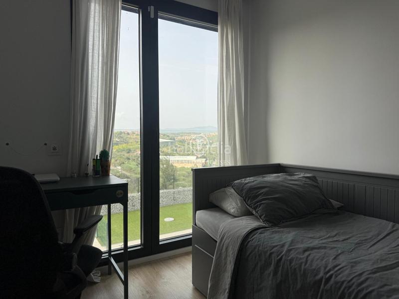 Foto f37a0527-5447-487a-ab87-8db0a566f087. Alquiler dúplex moderno dúplex amueblado con piscina, parking y vistas a la naturaleza en Sabadell