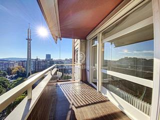 Location Appartement à Sarrià. Piso en alquiler reformado con terraza y piscina comunitaria