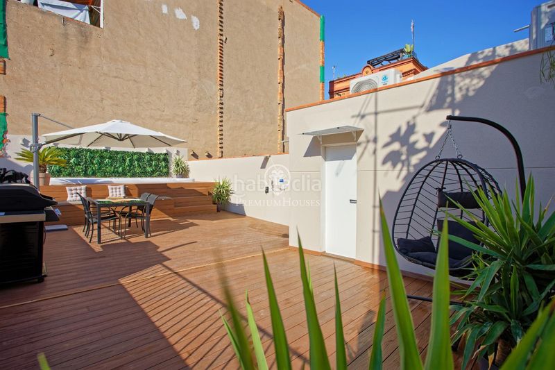 Foto 035cf8fd-9c8b-4340-8506-f8eca6895ddf. Casa amb piscina a Sants Barcelona