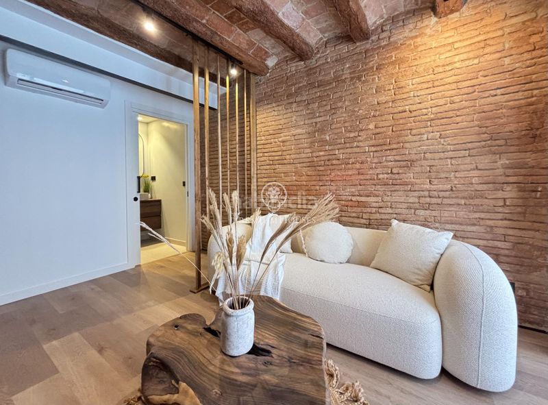Foto 133849a9-1d4a-4f98-a0e0-1cefa4a3f60d. Casa amb piscina a Sants Barcelona