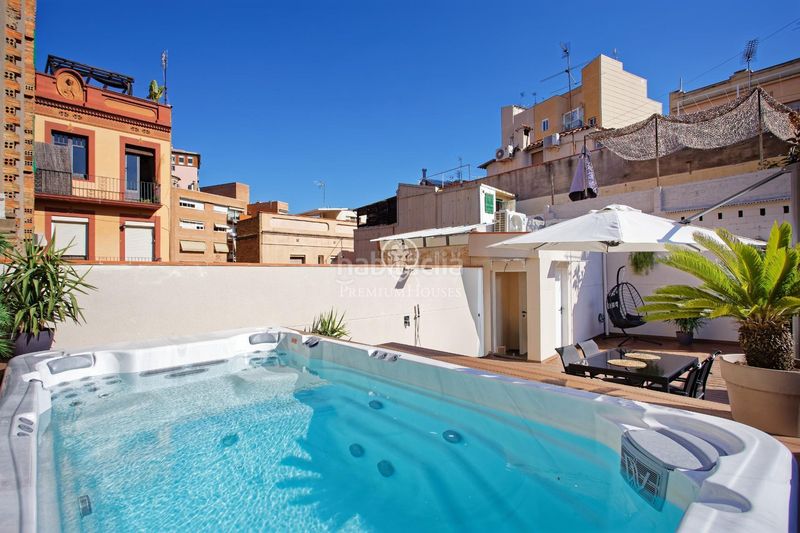 Foto 34646d73-5133-4e59-a535-7b47e3f70aba. Casa amb piscina a Sants Barcelona
