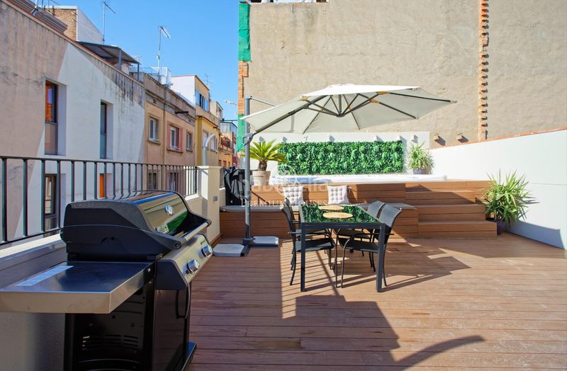 Foto 75954cff-492f-4d29-b9ee-32d59d5032a2. Casa amb piscina a Sants Barcelona