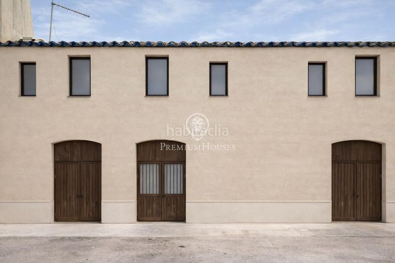 Foto c7f7920e-fd23-4378-8b25-3e54ea17e565. Casa amb piscina a Sants Barcelona