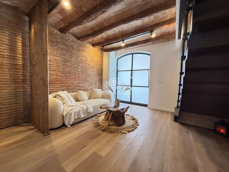 Foto e1a5fdb5-6f02-45a8-80f5-d1c38893487f. Casa amb piscina a Sants Barcelona