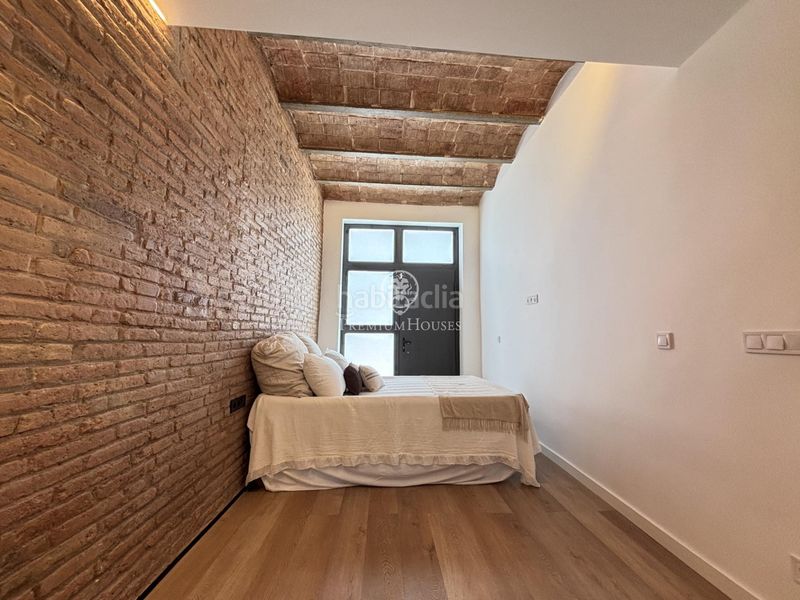 Foto f792ce9e-85fd-4ccf-a788-308162212e20. Casa amb piscina a Sants Barcelona