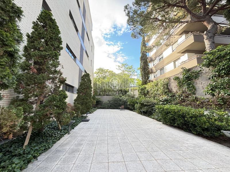 Foto f156a1e5-4d26-40fb-86af-e6e191bd52e7. Pis amb calefacció piscina a Pedralbes Barcelona