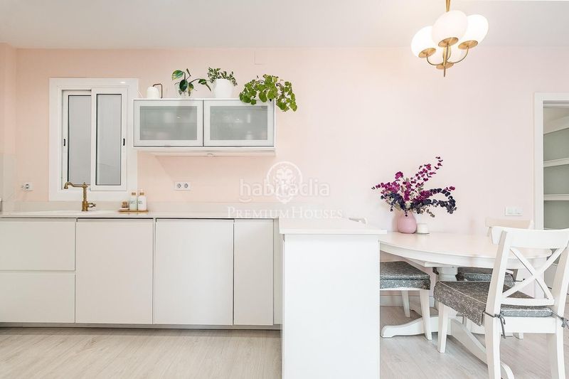 Foto 1d479c2c-7313-4488-b6ab-c88a8cfea24c. Apartament amb calefacció aparcament a La Nova Esquerra de l´Eixample Barcelona