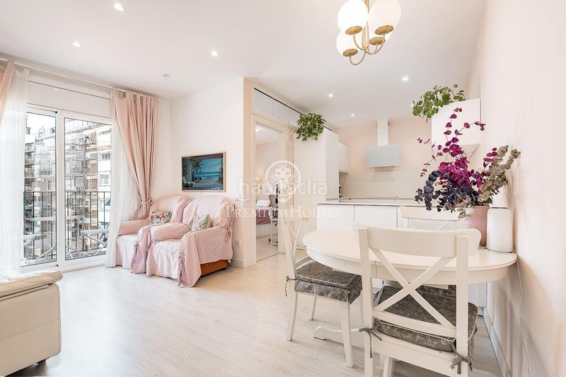 Foto 6b0e3da0-900d-42c8-b046-a2ef60eb917d. Apartament amb calefacció aparcament a La Nova Esquerra de l´Eixample Barcelona