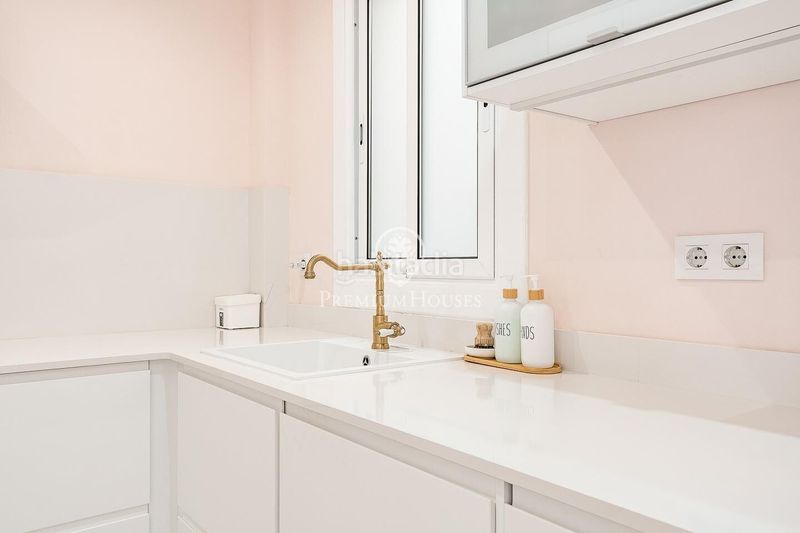 Foto 9e9be64c-f202-41ac-a1d6-6550791fe17f. Apartament amb calefacció aparcament a La Nova Esquerra de l´Eixample Barcelona