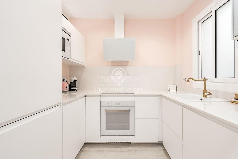 Foto c5d3cce2-e4be-4093-99ac-40812e7f773d. Apartament amb calefacció aparcament a La Nova Esquerra de l´Eixample Barcelona