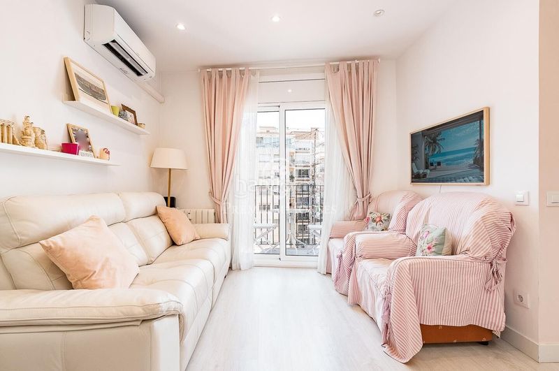 Foto fa3061a1-4fd8-41f6-a7c5-4464b6ea6359. Apartament amb calefacció aparcament a La Nova Esquerra de l´Eixample Barcelona