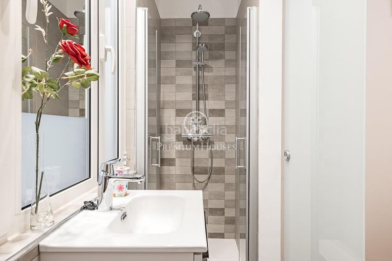 Foto 08870014-e75d-4634-8c9b-3ac3f876586c. Apartament amb calefacció aparcament a La Nova Esquerra de l´Eixample Barcelona